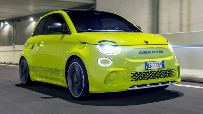 De nieuwe Abarth 500e is een full-size elektrische auto: