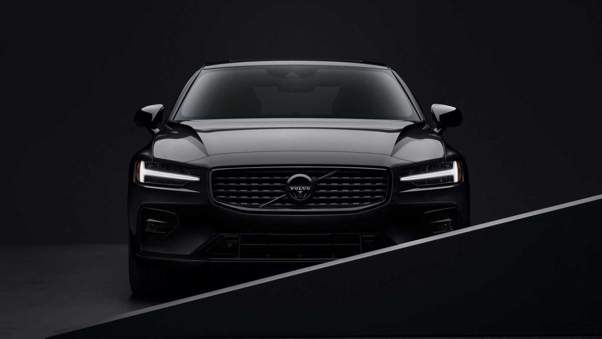 2022 Volvo S60 Black Edition: