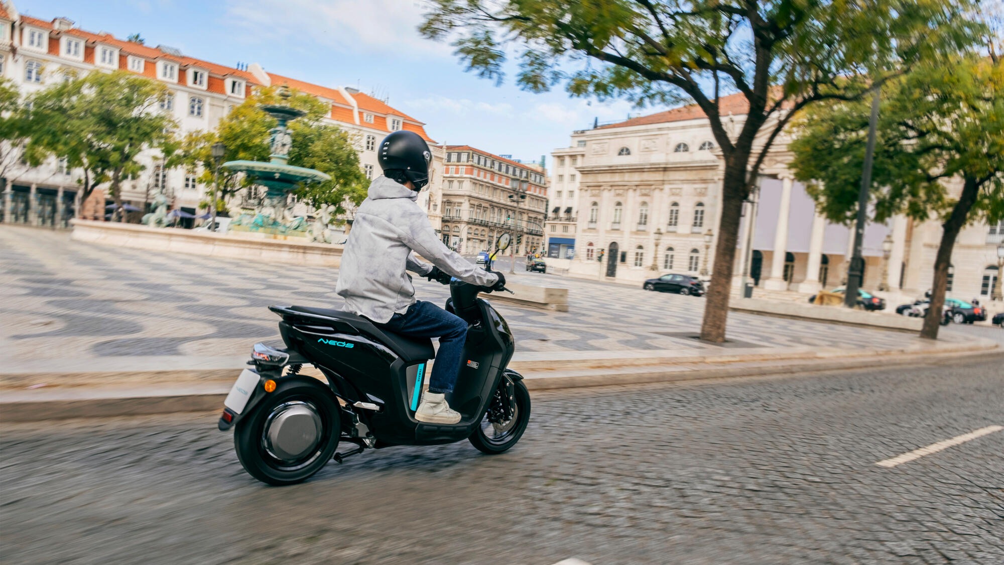 Yamaha Neo electric moped 