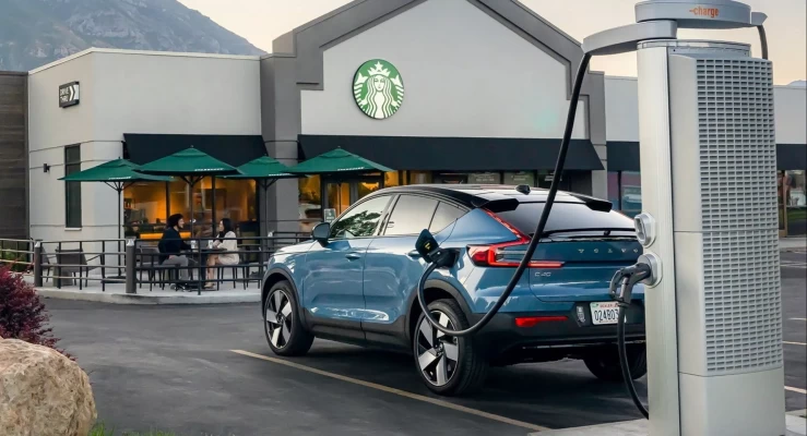 Volvo en Starbucks plaatsen hun eerste EV-laadstations in Utah: