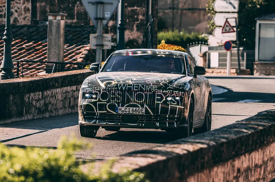 De Rolls-Royce Specter EV gaat de belangrijke testfase in Frankrijk in:
